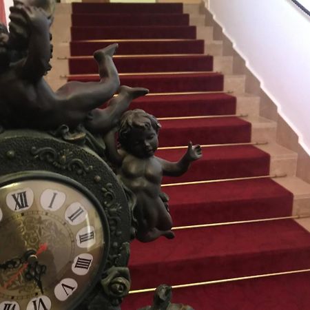 Grand Hotel Palace Marsala Bagian luar foto The staircase