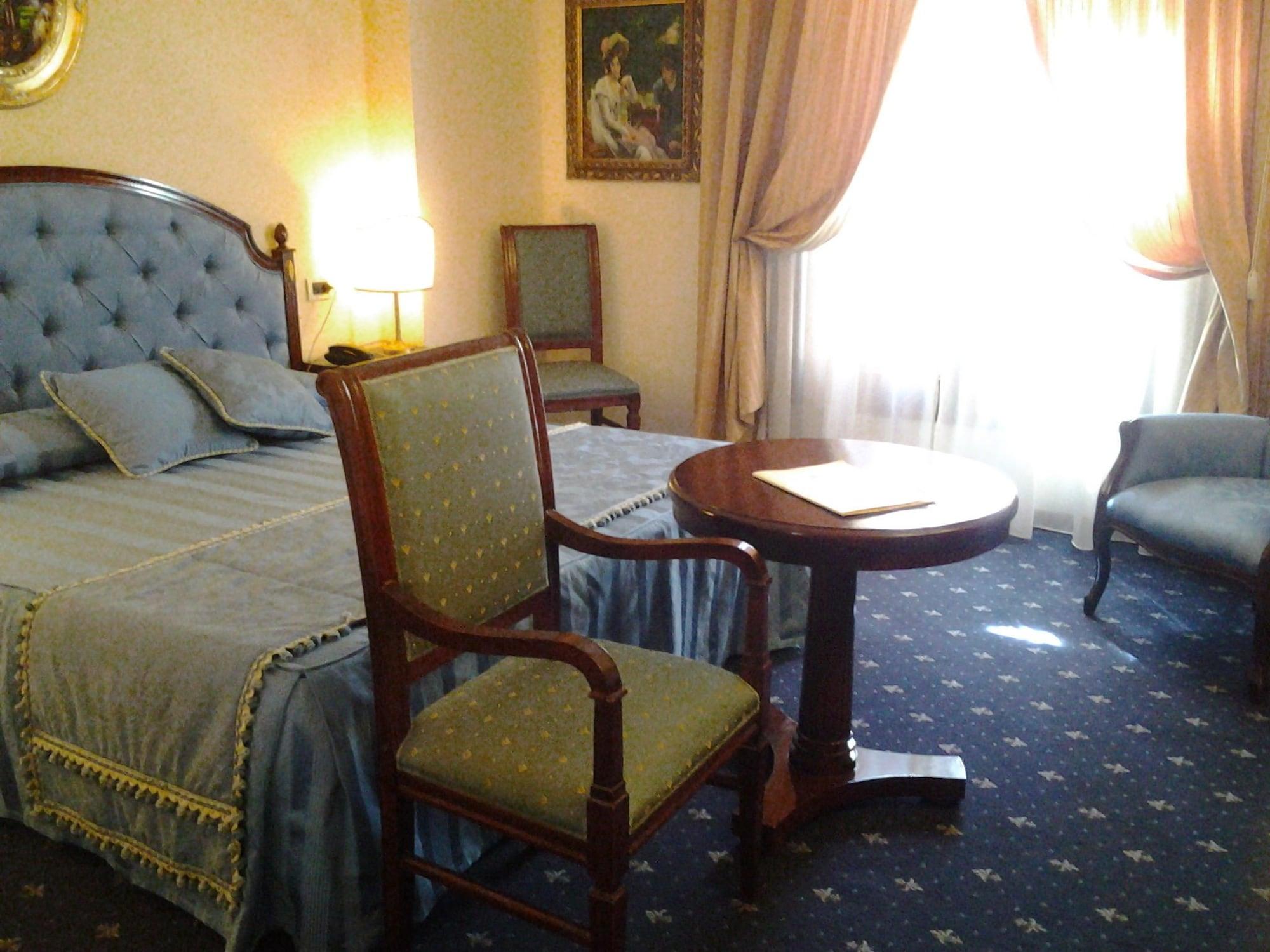 Grand Hotel Palace Marsala Bagian luar foto A room at the hotel