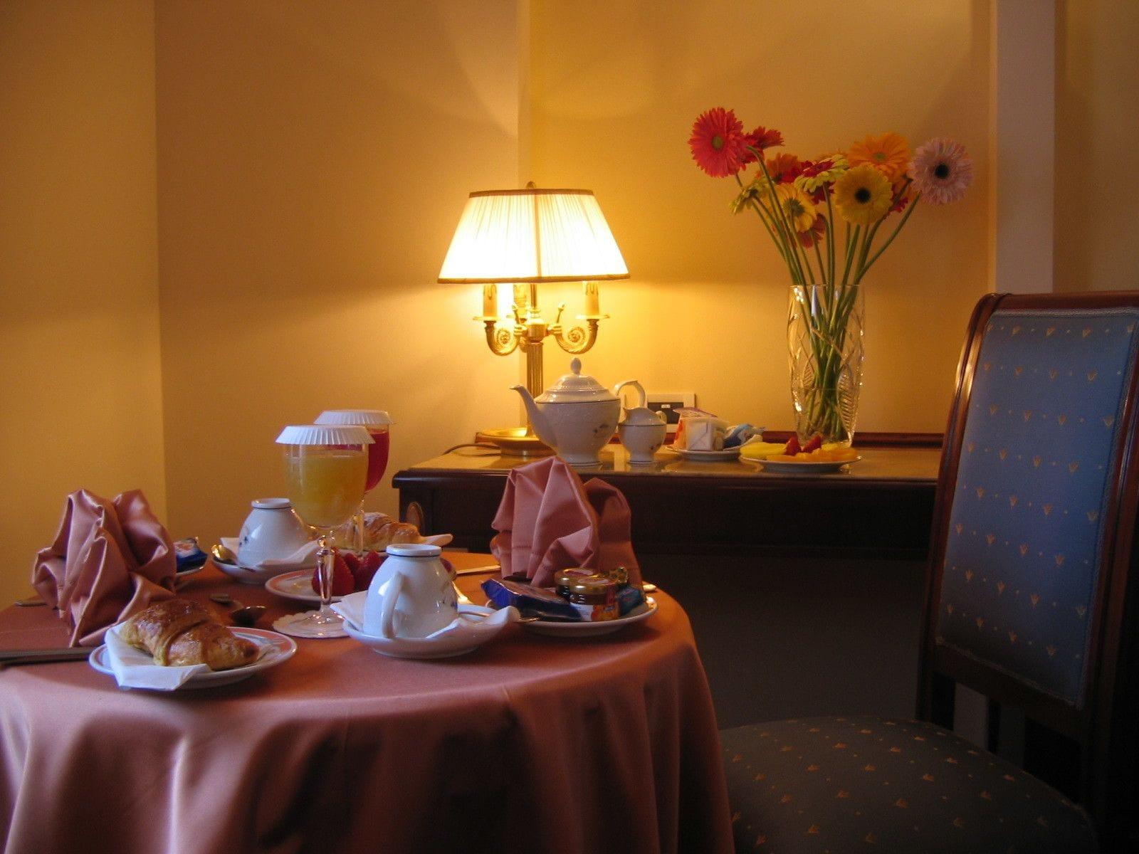 Grand Hotel Palace Marsala Bagian luar foto A room at the hotel