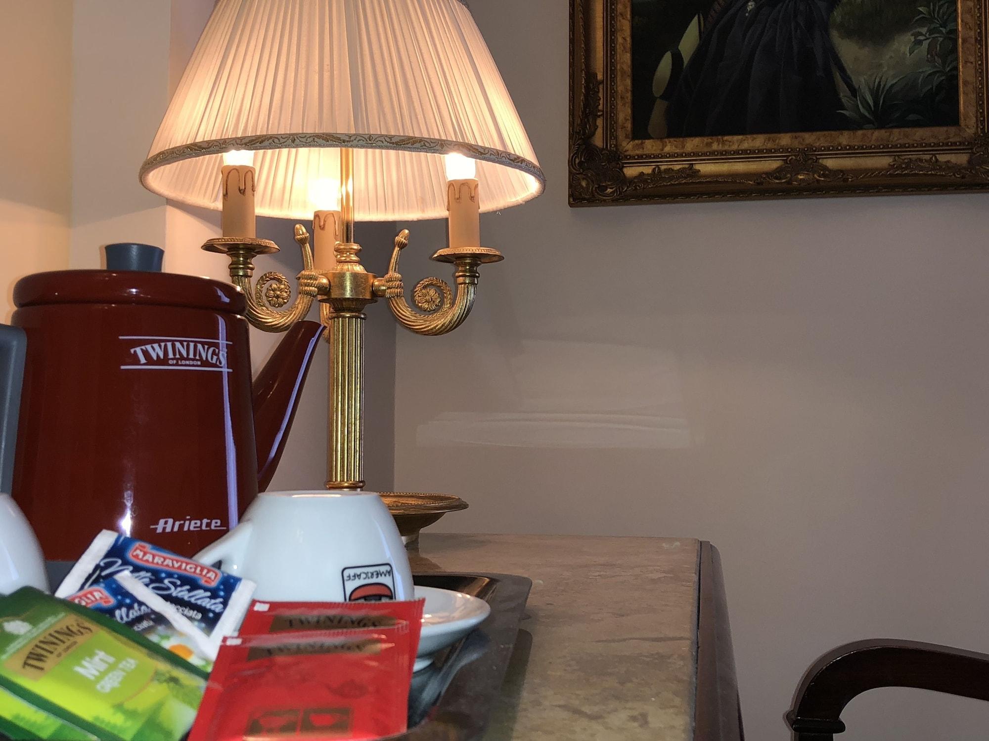 Grand Hotel Palace Marsala Bagian luar foto A lampshade