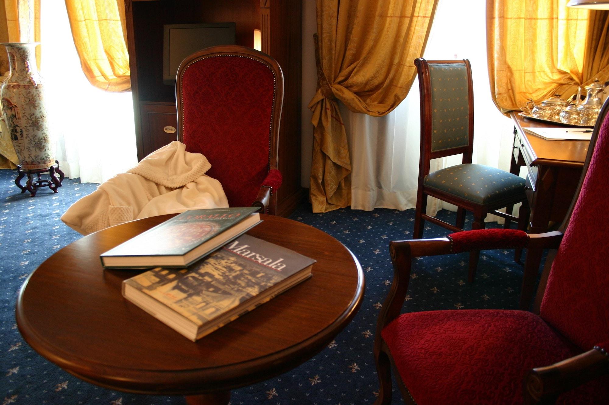 Grand Hotel Palace Marsala Bagian luar foto A guest room on board the Venice Simplon Orient Express