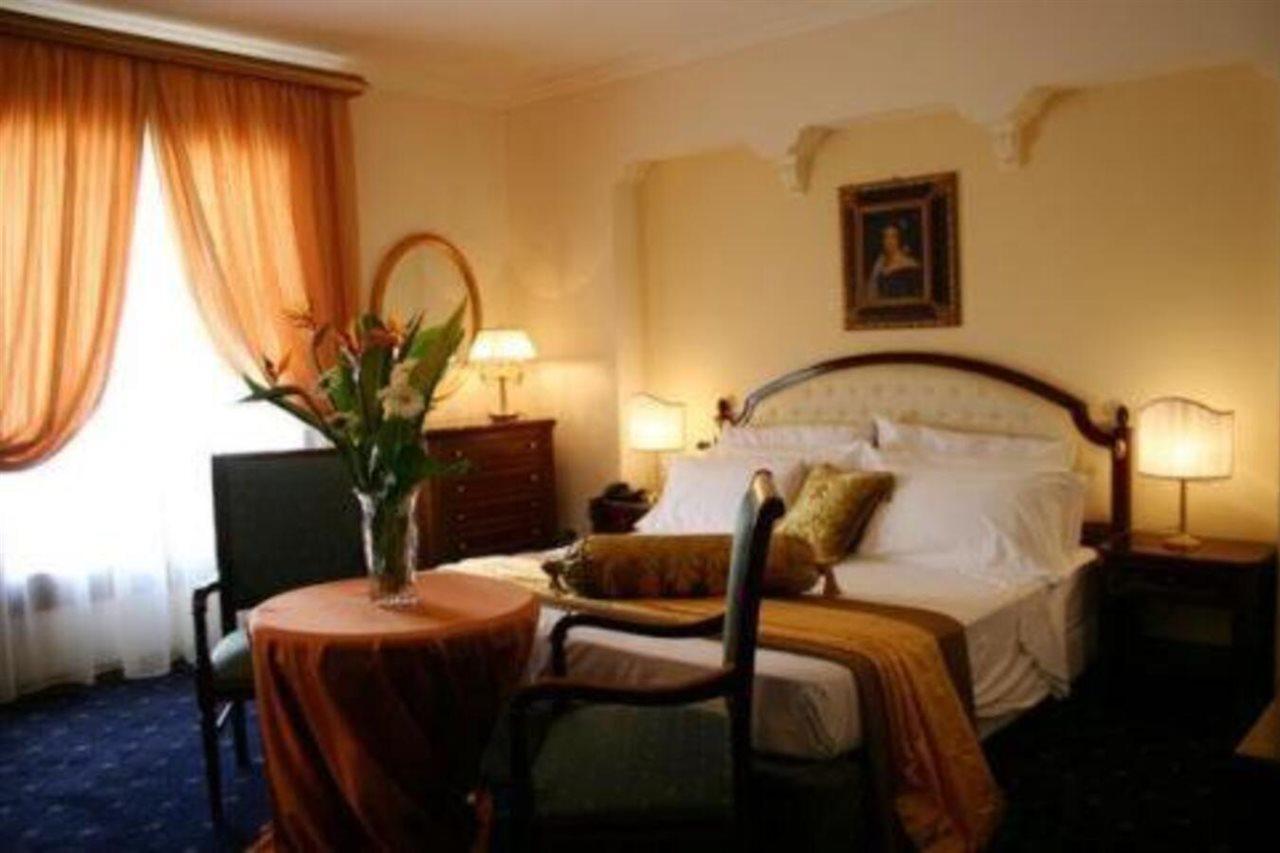 Grand Hotel Palace Marsala Ruang foto A room at the hotel