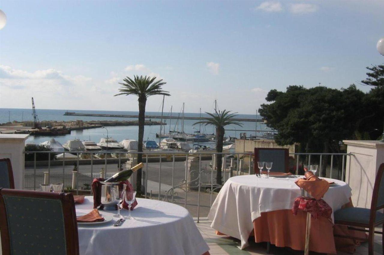 Grand Hotel Palace Marsala Restoran foto View of the port of San Benedetto del Tronto