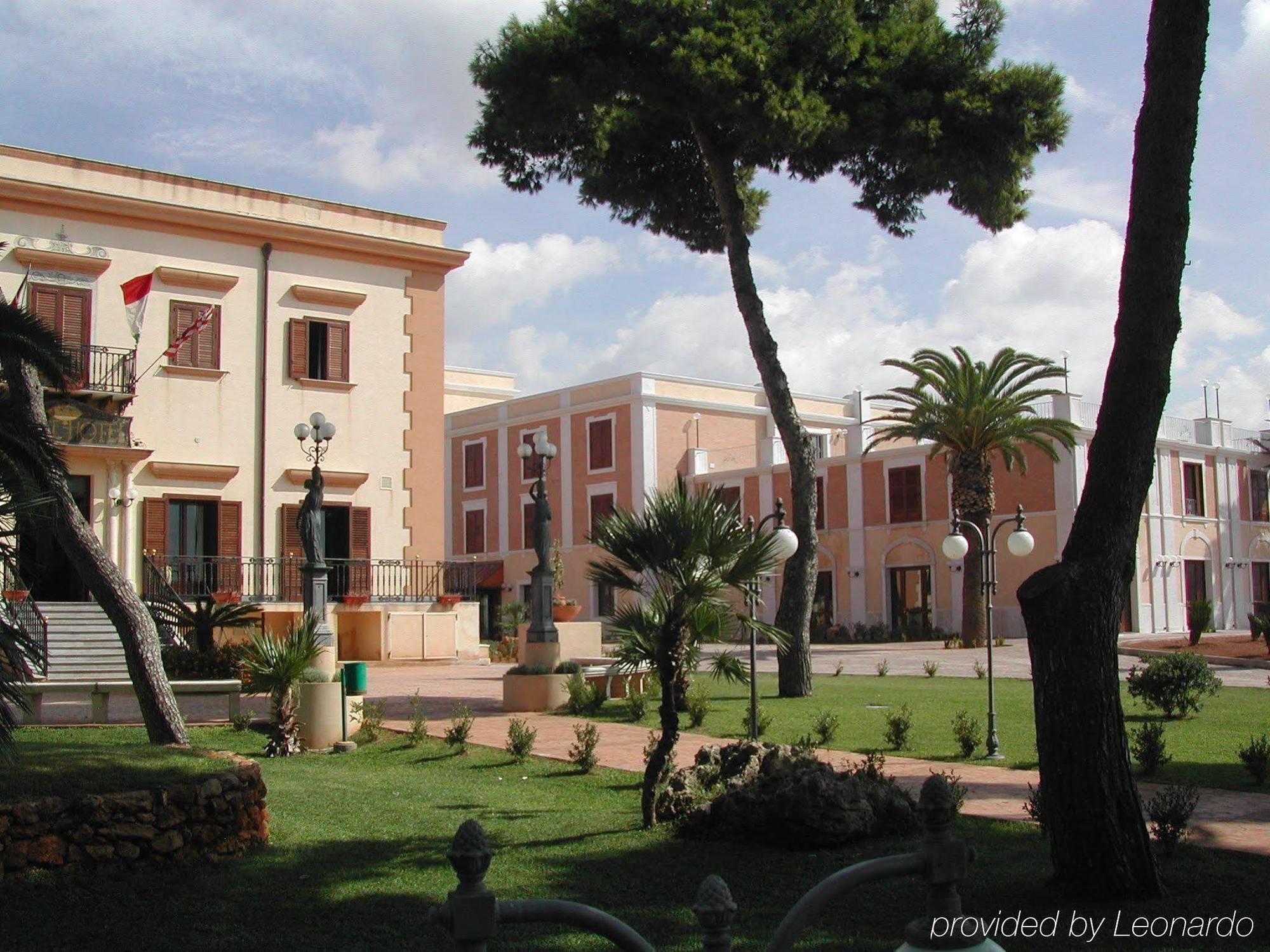Grand Hotel Palace Marsala Bagian luar foto View of the town