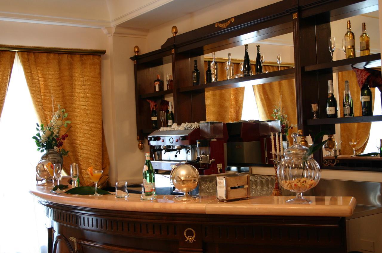 Grand Hotel Palace Marsala Bagian luar foto A coffee machine in a coffee shop