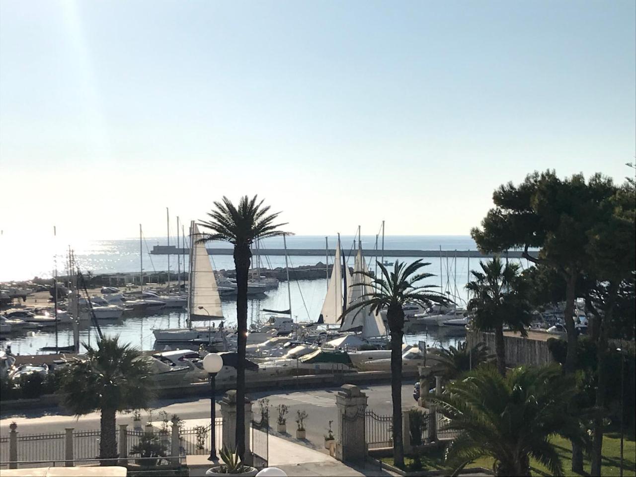 Grand Hotel Palace Marsala Bagian luar foto View of the port of Sanremo
