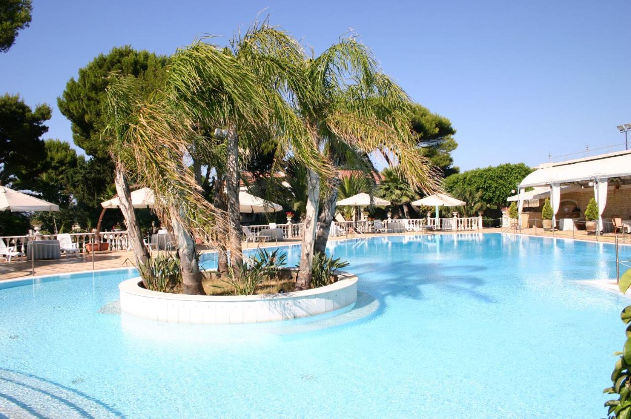 Grand Hotel Palace Marsala Bagian luar foto The pool at the hotel