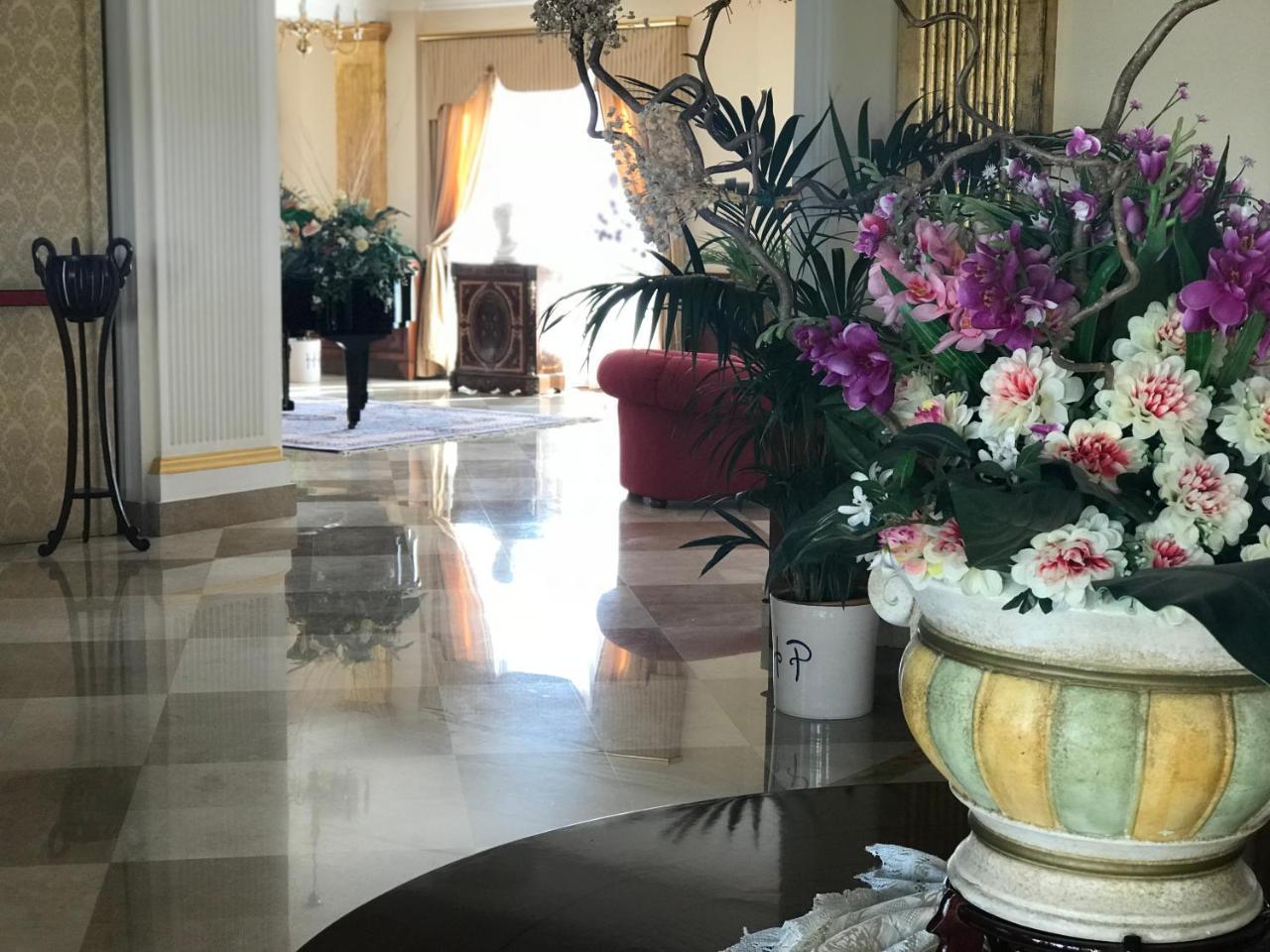 Grand Hotel Palace Marsala Bagian luar foto The interior of the residence